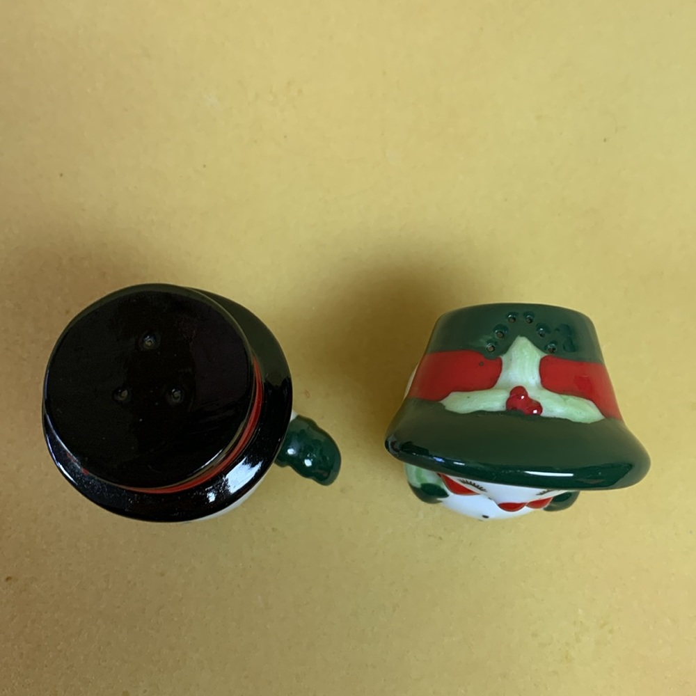 Snow-Couple Salt & Pepper Shakers - Picture 5 of 10